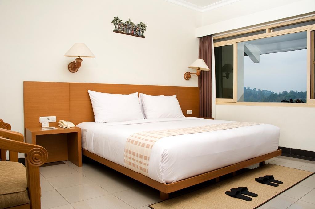 Sangria Resort And Spa Lembang Exterior foto