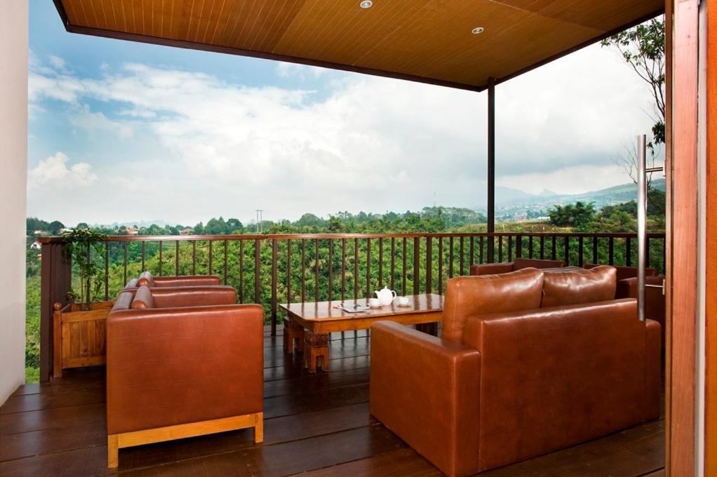 Sangria Resort And Spa Lembang Exterior foto