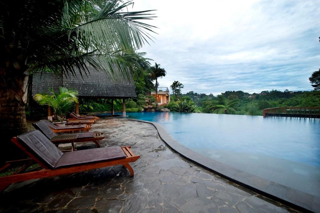 Sangria Resort And Spa Lembang Exterior foto